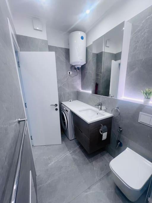 Apartament Deluxe Flat With Garden_Tirana Zewnętrze zdjęcie