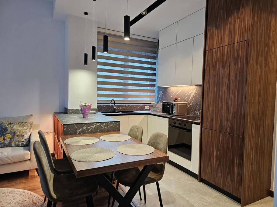 Apartament Deluxe Flat With Garden_Tirana Zewnętrze zdjęcie