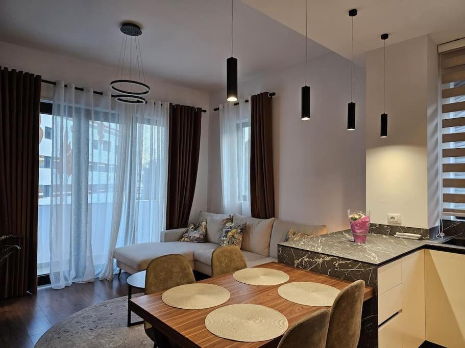 Apartament Deluxe Flat With Garden_Tirana Zewnętrze zdjęcie