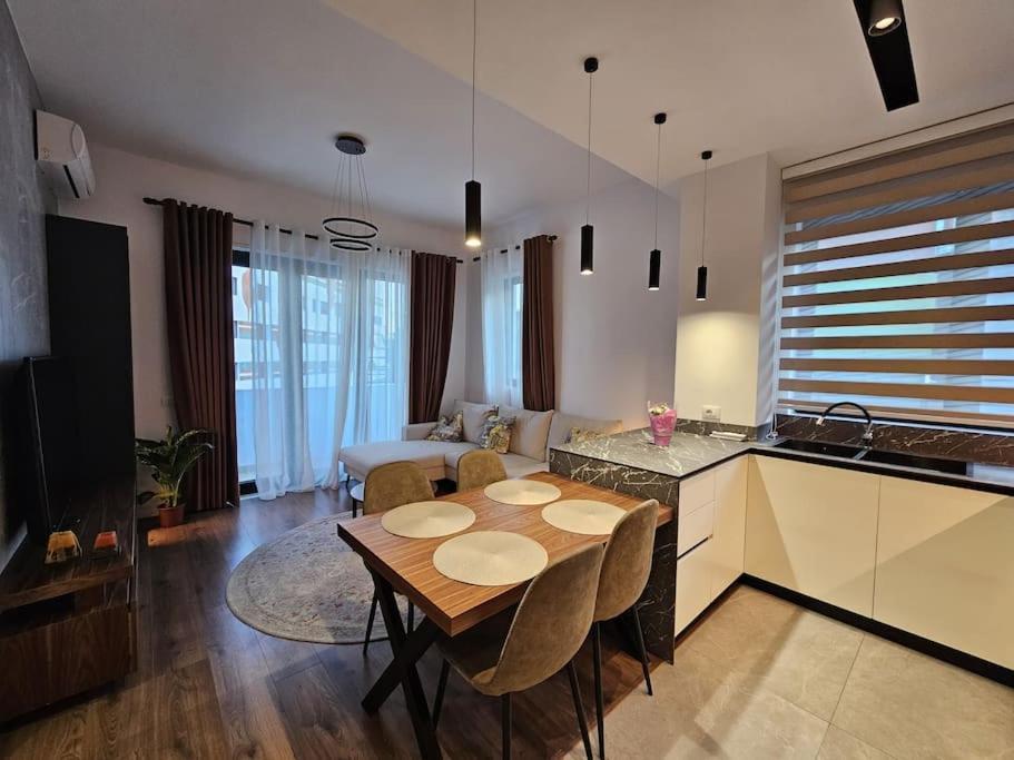 Apartament Deluxe Flat With Garden_Tirana Zewnętrze zdjęcie